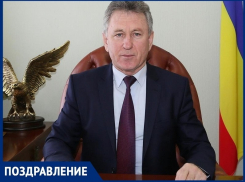 «Вы – завтрашний день нашей страны»: Виктор Мельников выпускникам Волгодонска