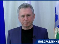 «Счастья, здоровья, любви и благополучия»: глава администрации Волгодонска поздравил женщин с 8 марта