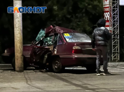 «Дэу Нексия» врезалась в столб на улице Морской