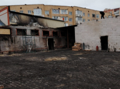 В Волгодонске снесли сгоревшую часть рынка «Авангард» 