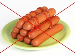 После отравления детей в школе №21 волгодончанка потребовала убрать из меню колбасу и сосиски 