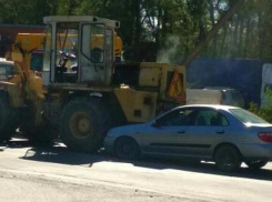 «Ниссан» залетел под погрузчик в Волгодонске 