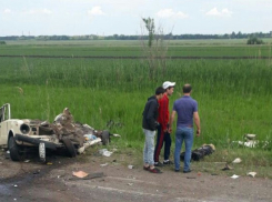 Появились фотографии с места страшной аварии с пятью погибшими на трассе Ростов-Волгодонск