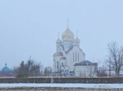 Православные верующие Волгодонска празднуют Сретение Господне