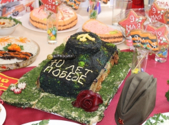 Мясной Т-34, самолет из теста и сладкая пятиконечная звезда – чем еще запомнился фестиваль кулинарного искусства