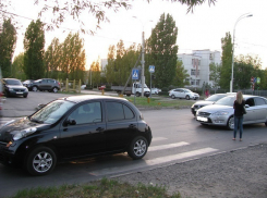 В Волгодонске автоледи госпитализировали после ДТП на Курчатова