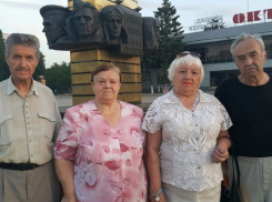 Волгодонские старики требуют от лидера ЕР Виктора Дерябкина принять закон «О детях войны»