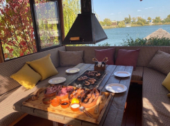 Теплый бассейн, бани и активный отдых: на «Поплавке» стартует бархатный сезон