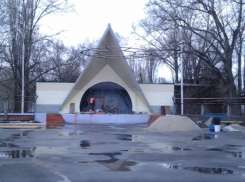  «Парижане» устроили взрыв на танцплощадке в парке «Победы», герб с конями и мыльный дождь: о чем говорил Волгодонск 35 лет назад