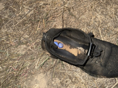 Тайник с наркотиками обнаружили в кроссовке подозрительного мужчины полицейские в Орловском районе 