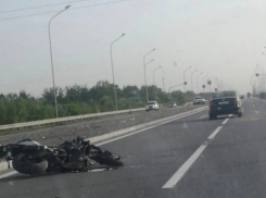 Мотоциклиста и его пассажирку госпитализировали после ДТП в Волгодонске