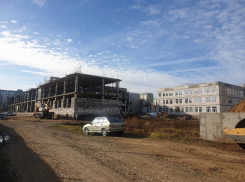 Школу в квартале В-9 обещают достроить уже в этом году