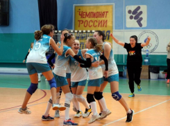 В жаркой битве за золото волгодонские волейболистки одержали победу на областном первенстве