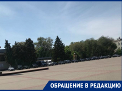 Прямо на площади Победы припарковались два десятка автомобилей атомщиков 