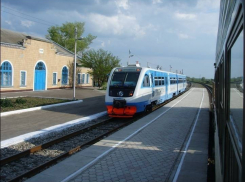 Волгодонцы могут отравиться едой, купленной на перроне 