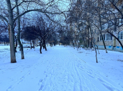 Первый снег выпал в Волгодонске, на улицах города появилась уборочная техника