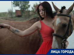 «После перелома позвоночника вернулась в конный спорт»: тренер лошадей из Волгодонска Лилия Мирная