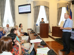 В администрации Волгодонска наградили победителей очередного конкурса по благоустройству домов