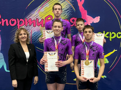 Волгодонские акробаты завоевали 18 золотых медалей на областных соревнованиях!