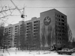 Волгодонск прежде и теперь: дом на проспекте Строителей с голубем мира