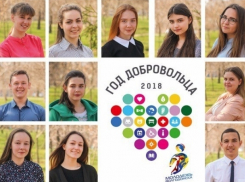 В Волгодонске появился баннер с фотографиями самых активных волонтеров города