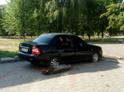 На улице Ленина в Волгодонске загорелся автомобиль