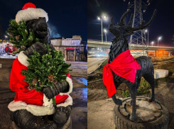 Медвежонок и олень из покрышек у СТО нарядились в праздничные костюмы и одарили Волгодонск праздничным волшебством