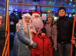 С Дедом Морозом за рулем и Снегурочкой-кондуктором проедет светящийся троллейбус по Волгодонску 