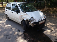 В Волгодонске на улице Черникова произошло ДТП с участием двух корейских автомобилей