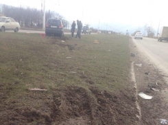 На Жуковском шоссе черный «Матиз» в результате ДТП вылетел на разделительный газон