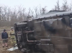 Грузовики просто сносило с дороги: крупное ДТП произошло на обледенелой трассе Цимлянск – Суровикино