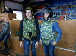 В Волгодонске полицейские своеобразным способом поздравили студентов с праздником