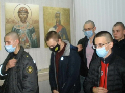 Священник благословил волгодонцев на ратные подвиги во время службы в армии