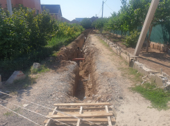 Водоканал должен забрать бесхозный водопровод по Октябрьскому шоссе в течение года