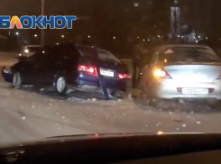 20-летняя девушка на ВАЗе устроила тройное ДТП на мосту в Волгодонске 