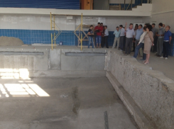 Мэр Волгодонска просит прощения у горожан за ремонт бассейна длиной в три года  