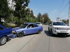 Четыре автомобиля столкнулись в кармане на проспекте Строителей