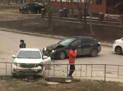 Две иномарки не поделили поворот на Пионерской в Волгодонске