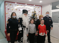 «Пожарный Дедушка Мороз» навестил воспитанников школы-интерната «Восхождение»