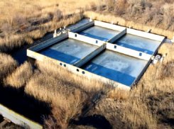 За В-9 на берегу водохранилища скрываются затопленные трехэтажные катакомбы