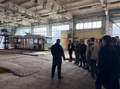 Студенты-энергетики узнали поближе как работает автобусный парк