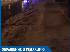 Из-за огромных луж волгодонцы не могут добраться до автобусной остановки