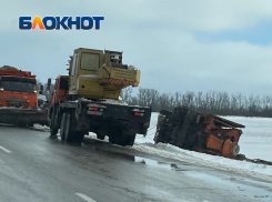 Снегоуборочная машина проиграла в схватке со снегом под Волгодонском