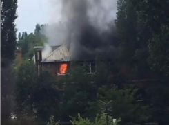 Пожар в жилом доме на Волгодонской сняли на видео 