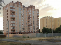 Рядом с ДК имени Курчатова автомобильная парковка превратилась в магазин