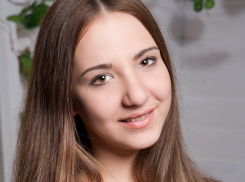 Вторая участница «Мисс Блокнот Волгодонска-2015» не боится негативных комментариев, но может напугать жюри в конкурсе «караоке»