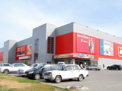 Килограмм соли, Кола и много еды: в Волгодонске семейная пара Магомеда и Миланы попалась на краже из гипермаркета 