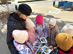 «Любовь - это соблюдать правила дорожного движения вместе»: милую акцию провели в Волгодонск