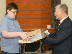 «Елка желаний» осуществила мечты девяти волгодонских детей