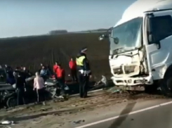 Три человека погибли в жутком ДТП на трассе Волгодонск - Ростов